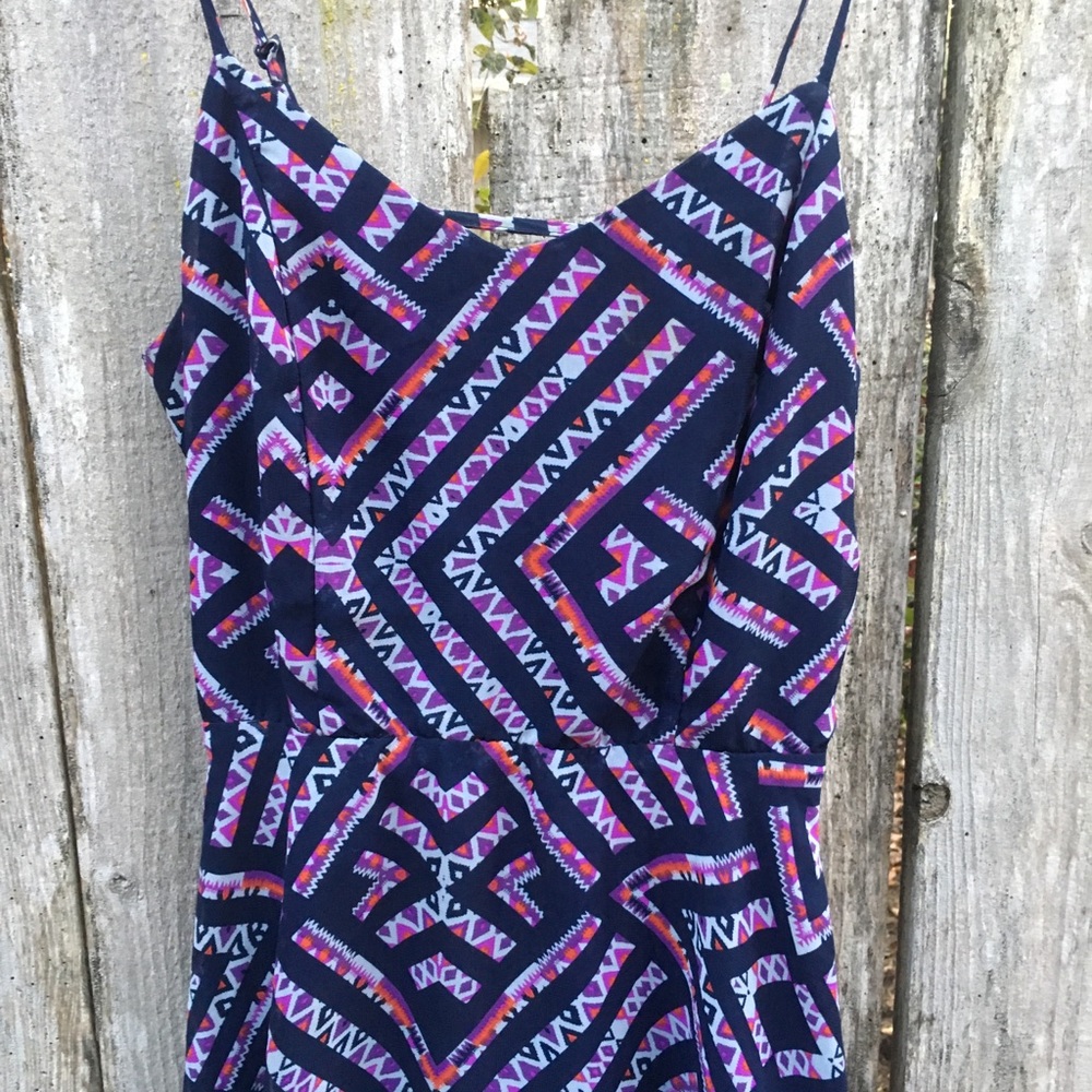 SOLD🎉🎉Tribal print, back detail dress Skater - Picture 2 of 4